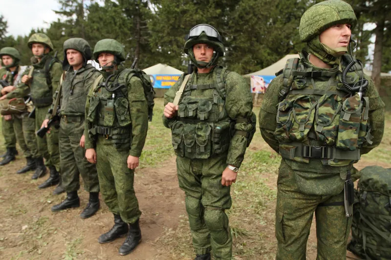 російські військові