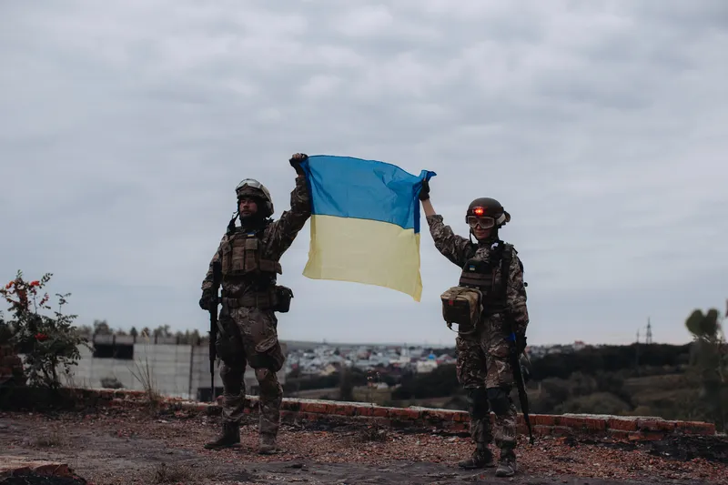 Українські військові розгорнули прапор України