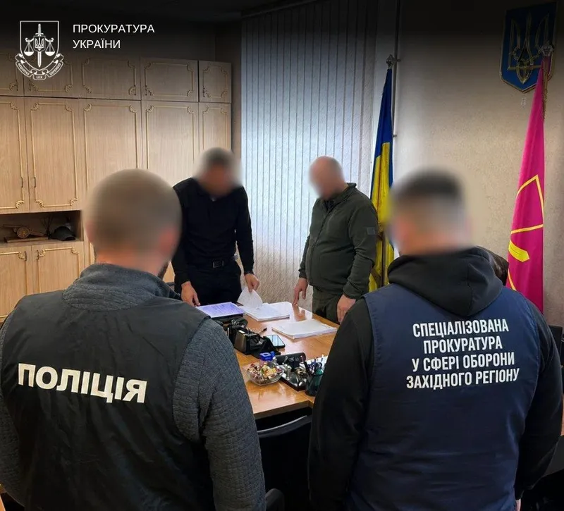 Викрили трьох посадовців ТЦК, яких підозрюють у фіктивній мобілізації
