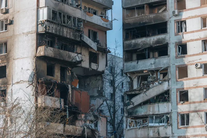 Зруйновані багатоповерхівки