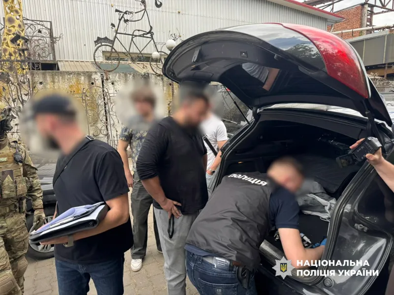 Викрили міжрегіональну групу, яка «викрадала» військових з частин